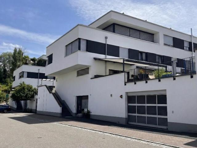 Exklusive 5,5 Zimmer Eckwohnung mit Haus Charakter & Studio