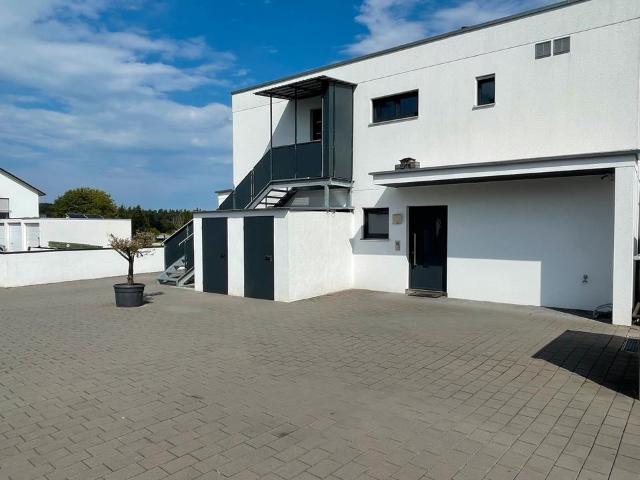 Exklusive 5,5 Zimmer Eigentumswohnung Feldrandlage großer Balkon