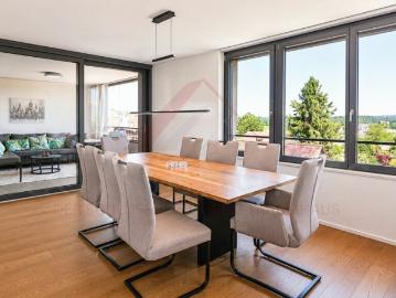 Exklusive 5.5 Zimmer Maisonette mit Designküche, Loggia und Minergie Standard