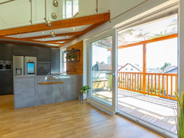 Exklusive 5 Zimmer Maisonette mit Galerie und Balkon in zentraler Lage