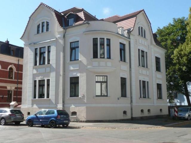 exklusive 5 Zimmer Wohnung mit Balkon sowie 2 Stellplätzen
