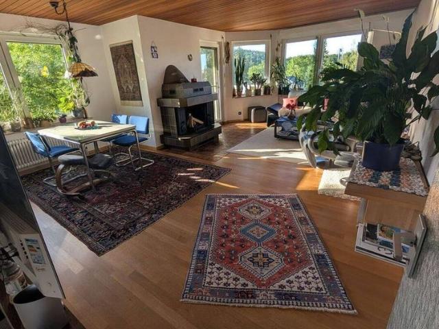 Exklusive 5 Zimmer Wohnung mit Blick ins Grüne – 125 m² Wohnfläche & 18 m² Terrasse & Balkon, 2 Bäder, Doppelgarage