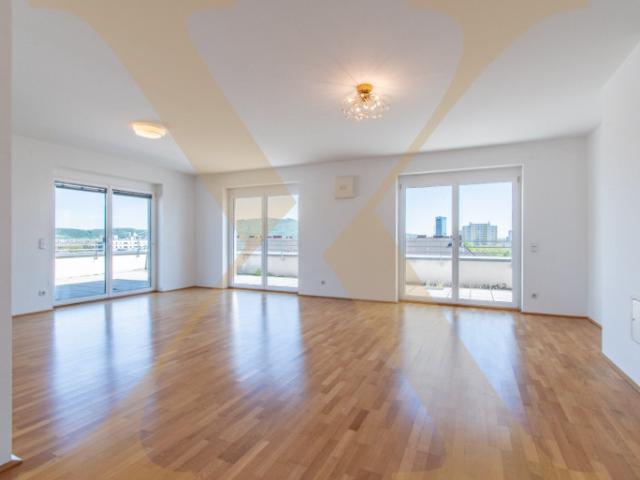 Exklusive 5 Zimmer Wohnung samt großzügiger Dachterrasse mit Blick über die Dächer Urfahrs zu vermieten!