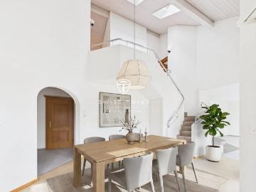 Exklusive 6.5 Zimmer Dachmaisonette mit Wintergarten & privatem Dachgarten in Cham