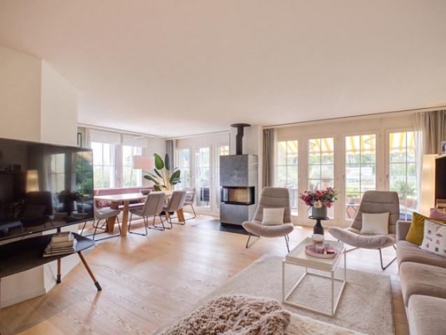 EXKLUSIVE 6.5 ZIMMER MAISONETTEWOHNUNG IM ZÜRCHER OBERLAND