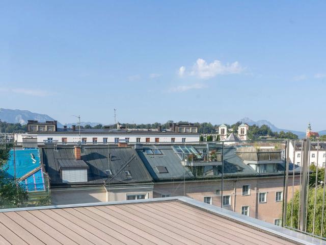 Exklusive 6 Zi. Penthouse Whg. in historischer Villa in Salzburg