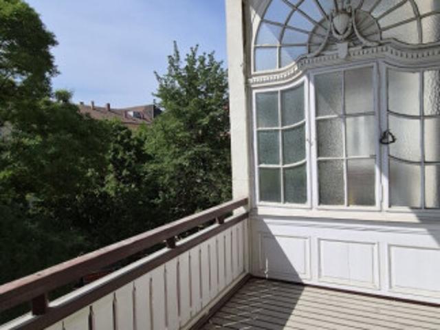 Exklusive 6 Zimmer Altbauwohnung mit Balkon & Klimaanlage