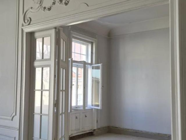 Exklusive 6 Zimmer Altbauwohnung mit Balkon & Klimaanlage