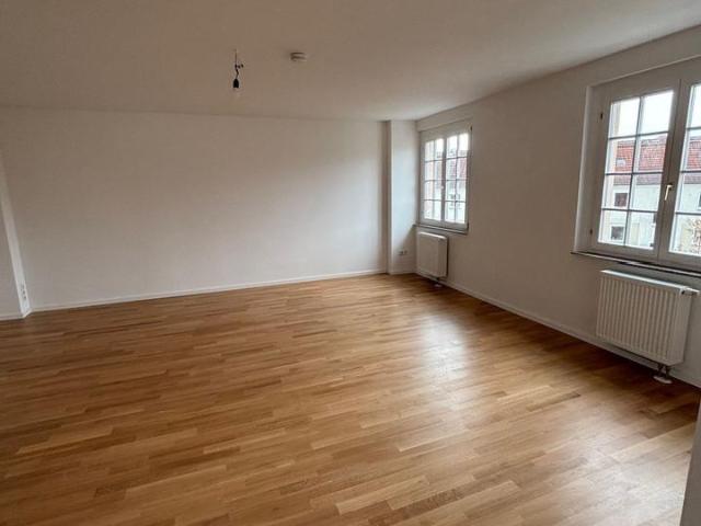 Exklusive 6‑Zimmer‑Wohnung mit zwei Bädern, Loggia und hochwertiger Komplettsanierung