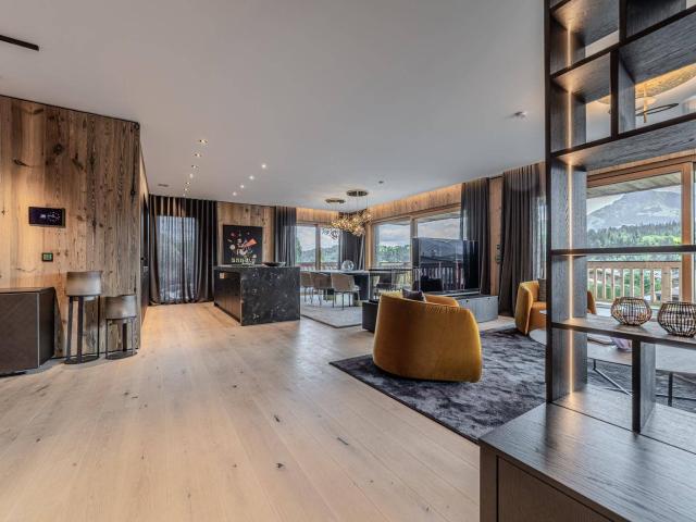 Exklusive Residenz mit Blick aufs Kitzbüheler Horn – A CAR LOVER'S HOME –