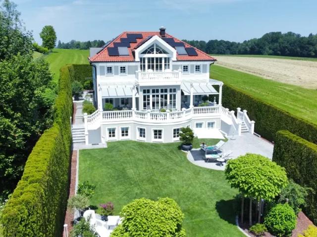 Exklusive Chiemsee Villa in Bestlage von Prien am Chiemsee Bergpanorama, Sauna, Einliegerwohnung