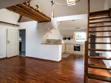 Exklusive Altbau Dachgeschosswohnung mit Dachterrasse