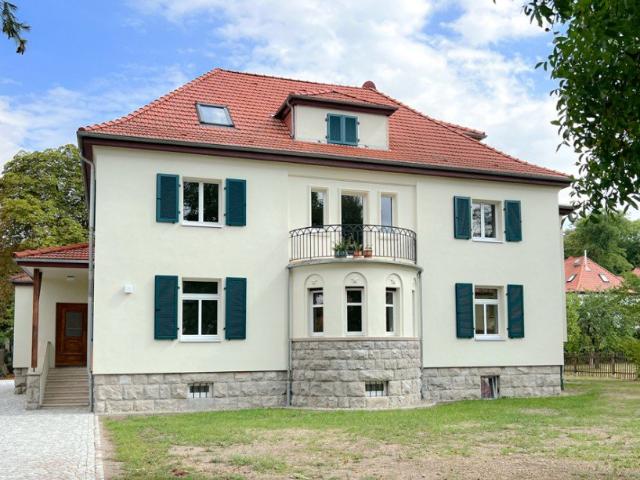 Hübsche Zweiraumwohnung mit Einbauküche & Balkon im 1.OG