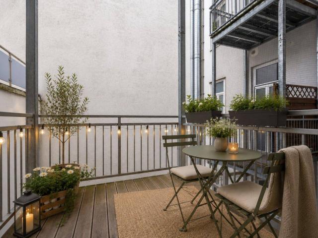 Exklusive Altbauwohnung mit hofseitigem Schlafzimmer und kleinem Balkon
