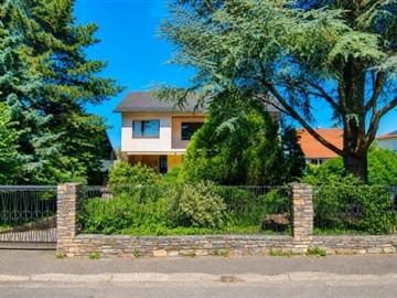 Exklusive Architektenvilla auf außergewöhnlichem Eigengrund in begehrter Grünlage am Laaer Berg