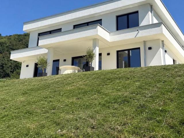 Exklusive Architektenvilla mit unverbaubarem Weserblick