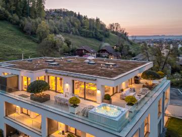 EXKLUSIVE ATTIKAWOHNUNG MIT LUXURIÖSEM AUSBAU