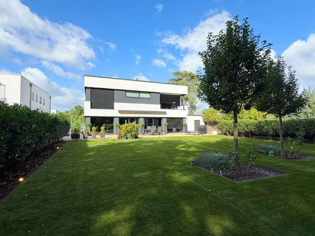 Exklusive Bauhaus Villa im Villenpark Groß Glienicke