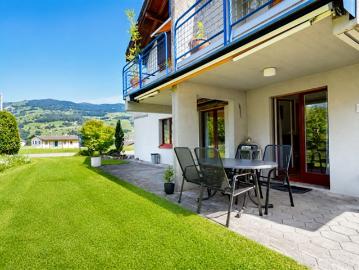 Exklusive Gartenwohnung mit traumhafter Seesicht & Seezugang