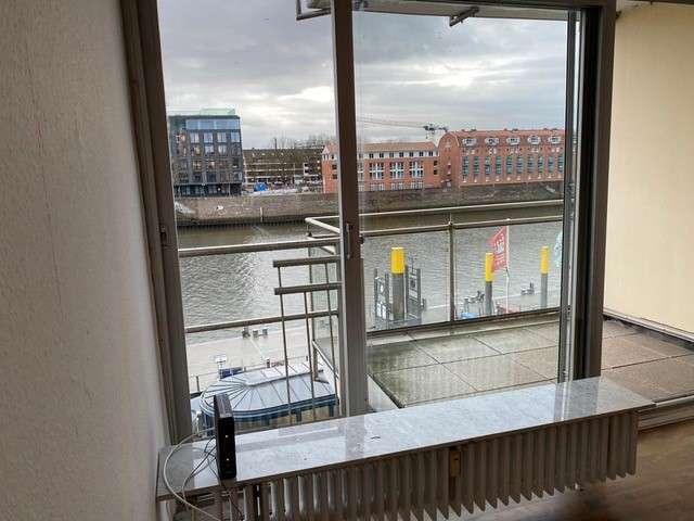 Exklusive, geräumige 1 Zimmer Wohnung mit Balkon und Einbauküche in Bremen