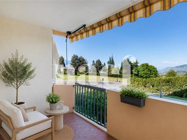 Exklusive, geräumige 3,5 Zimmer Wohnung mit Balkon und offenem Seeblick zum Verkauf in Chernex / Montreux