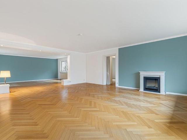 Exklusive & großzügige 3 Zimmer Whg. in prominenter Lage in Baden Baden! Mit Aufzug & TG Stellplatz!
