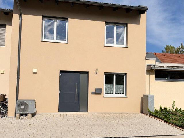Exklusive Doppelhaushälfte zur Miete in Tulln – Erstbezug mit schönem Garten