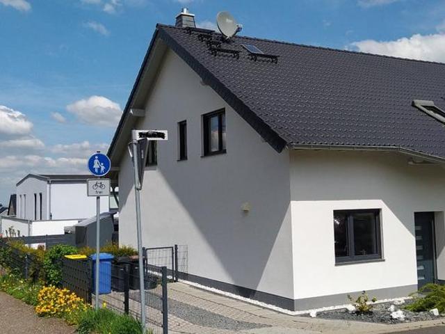 Exklusive Doppelhaushälfte in begehrter Lage von Kommern Süd