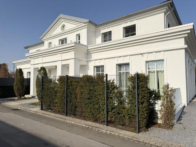 Exklusive Doppelhaushälfte mit luxuriöser Ausstattung, Einbauküche und eigenem Garten!
