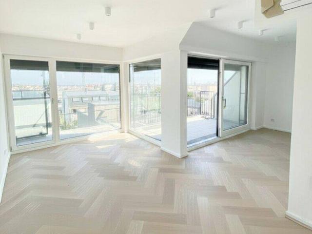 Exklusive Dachgeschoss Maisonette mit Terrasse & Balkon in 1180 Wien