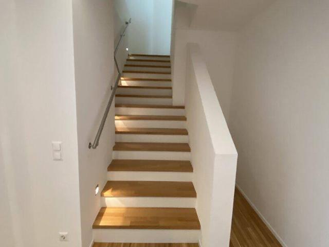 Exklusive Dachgeschoß Maisonette mit Terrasse in zentraler Lage im 18. Bezirk