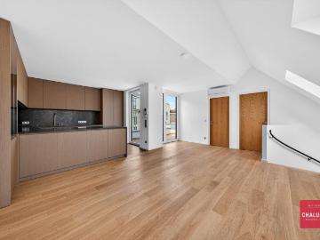 Exklusive Dachgeschoss Maisonette mit 2 Terrassen & hauseigenem Garagenstellplatz