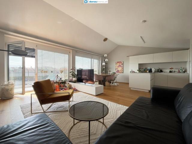 Exklusive Dachgeschoss Wohnung mit Balkon, Terrasse & Garage