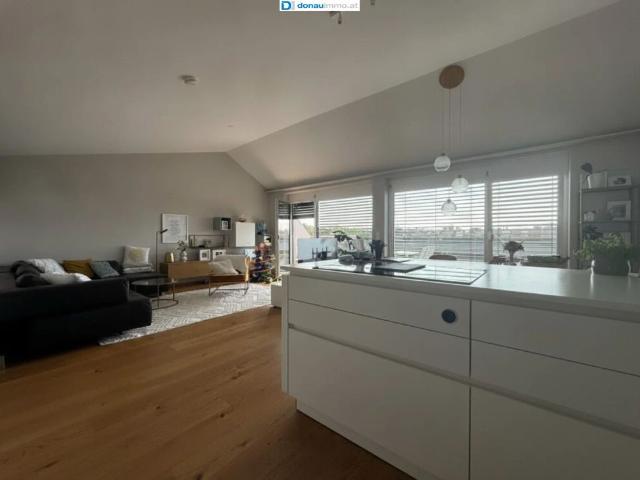 Exklusive Dachgeschoss Wohnung mit Balkon, Terrasse & Garage