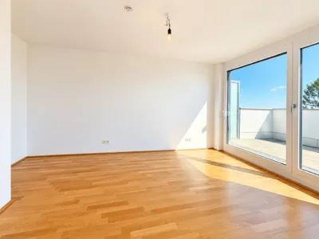 Exklusive Dachgeschosswohnung | Donau & Stadtblick | EUR 2.350 Warmmiete inkl. Garage