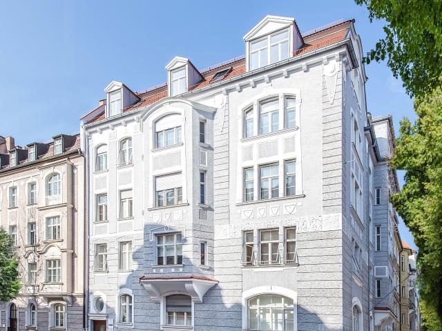 Exklusive Dachgeschosswohnung in denkmalgeschütztem Jugendstilpalais