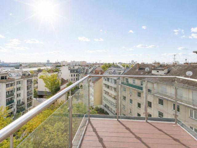 Dachgeschosswohnung mit 2 Terrassen nahe Augarten – Ruhelage & Fernblick