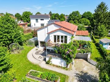 Exklusive Dachgeschosswohnung mit Alpenblick in Windach – 170 m² Wohnkomfort auf höchstem Niveau