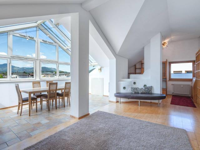 Exklusive Dachgeschosswohnung mit Alpenpanorama