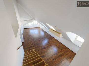 Exklusive 4 Zimmer Dachgeschosswohnung mit außergewöhnlicher Freifläche und großzügigem Raumkonzept