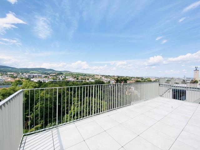 EXKLUSIVE DACHGESCHOSSWOHNUNG MIT BLICK ÜBER WIEN Wohnen in bester Wohnlage