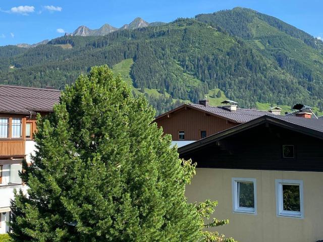 Exklusive Dachgeschosswohnung mit großem Sonnenbalkon in Bruck an der Großglocknerstraße