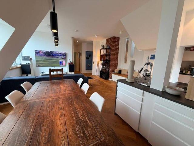 Exklusive Dachgeschosswohnung mit großer Dachterrasse, 2 Bädern & Einbauküche