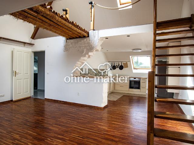 Exklusive Dachgeschosswohnung mit Dachterrasse, Empore und Altbaucharme