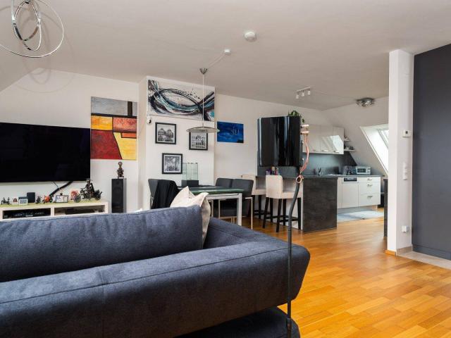 Exklusive Dachgeschosswohnung mit hochwertiger Ausstattung, Terrasse, Klimaanlage und zwei Tiefgaragenplätzen – 1220 Wien