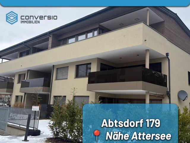 Exklusive Dachgeschosswohnung mit mehreren Außenflächen – Abtsdorf 179, Nähe Attersee