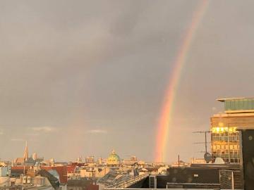 Exklusive Dachgeschoßwohnung mit Rooftop Pool, Panorama Terrassen, Sauna & spektakulärem Wienblick