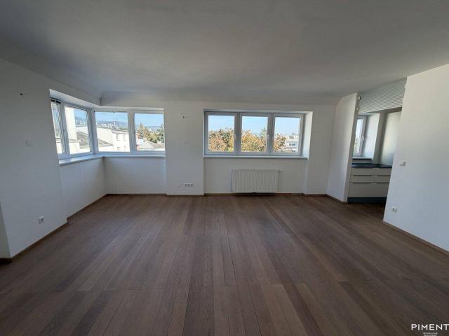 EXKLUSIVE DACHGESCHOSSWOHNUNG MIT WEITBLICK