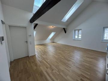 Exklusive Dachgeschosswohnung mit Villen Flair in der Vorstadt Vöcklabruck zum Sofortbezug