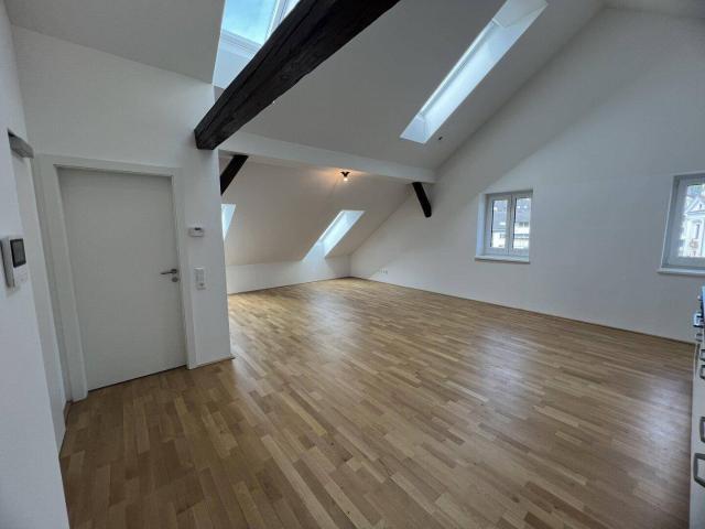 Exklusive Dachgeschosswohnung mit Villen Flair in der Vorstadt Vöcklabruck zum Sofortbezug